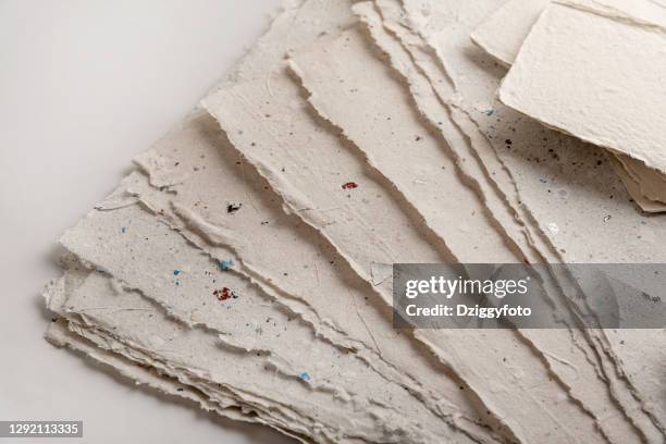 craft paper made out of recycled paper - papel feito a mão imagens e fotografias de stock