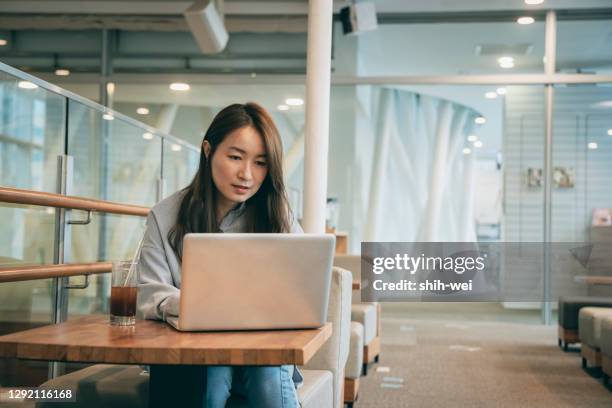 asian woman working in cafe - korean people stock pictures, royalty-free photos & images