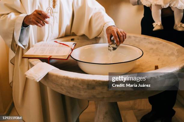fotos e imágenes de Pila Bautismal - Getty Images fotos e imágenes de Pila Bautismal - Getty Images