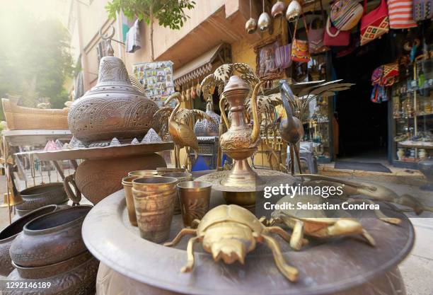 traditional lamp or lantern shop in the khan el khalili market in islamic cairo, egypt. - south stand stock-fotos und bilder