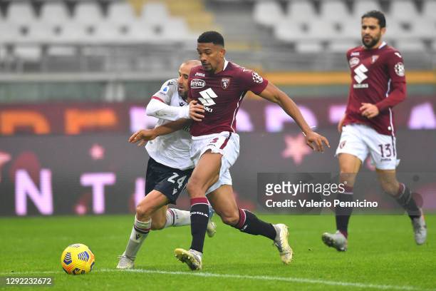 Rodrigo Palacio of Bologna battles for possession with Bremer of Torino during the Serie A match between Torino FC and Bologna FC at Stadio Olimpico...