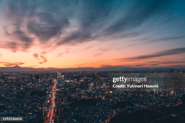 mt. fuji and the shibuya skyline at dusk - tokyo skyline sunset stock pictures, royalty-free photos & images