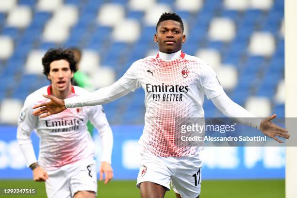 Rafael Leao of AC Milan celebrates after scoring their team's first goal during the Serie A match between US Sassuolo and AC Milan at Mapei Stadium -...