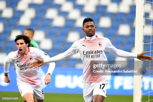 Rafael Leao of AC Milan celebrates after scoring their team's first goal during the Serie A match between US Sassuolo and AC Milan at Mapei Stadium -...