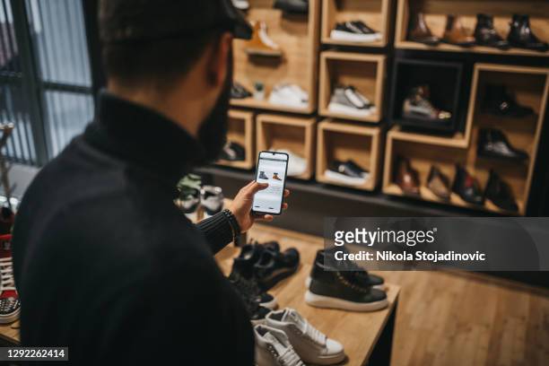 オンライン ショップ - 靴屋 ストックフォトと画像