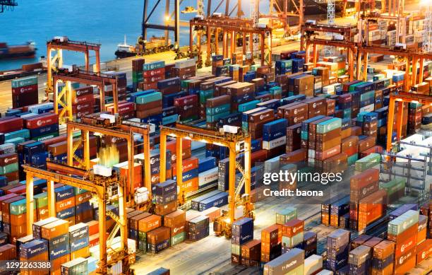 Teeming Platform Teeming Platform Photos and Premium High Res Pictures - Getty Images