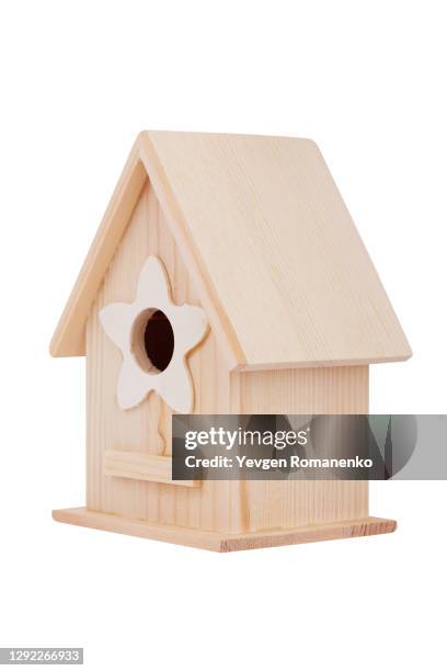 outdoor wooden birds nest, isolated on white background - bird house 個照片及圖片檔