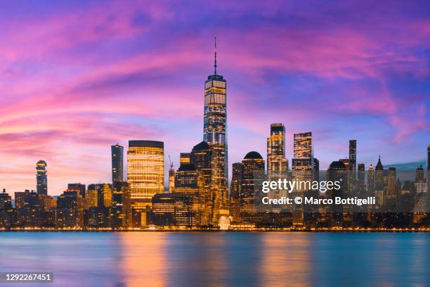 skyline of lower manhattan at dusk, new york city - one world trade center new york bildbanksfoton och bilder