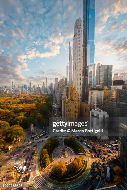 columbus circle and the 59th street, central park, new york city - columbus circle photos et images de collection