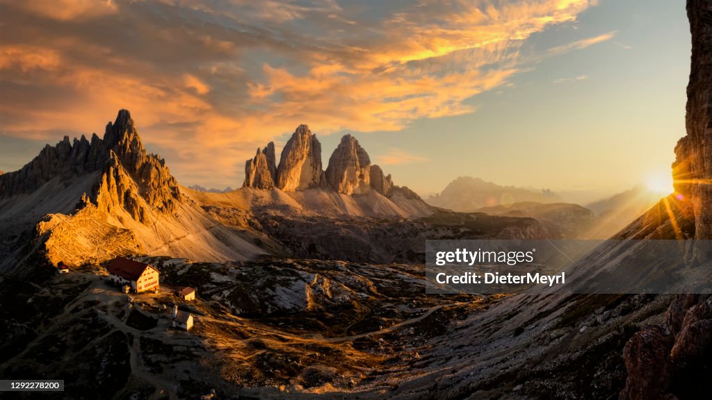Drie Pieken van Lavaredo bij zonsondergang