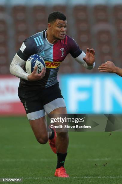 Nathan Earle of Harlequins runs with the ball during the Heineken Champions Cup Pool B Round 2 match between Harlequins and Racing 92 at Twickenham...