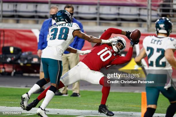 DeAndre Hopkins of the Arizona Cardinals makes a touchdown reception at 7:17 of the fourth quarter against the Philadelphia Eagles at State Farm...