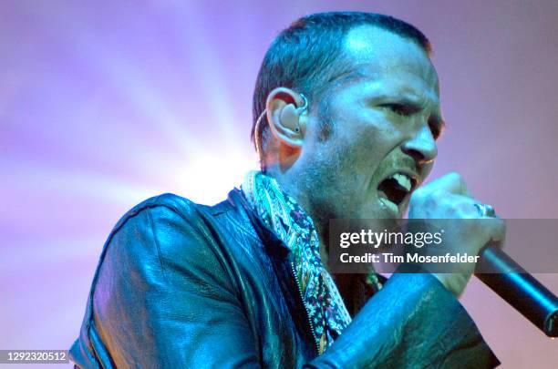 Scott Weiland of Stone Temple Pilots performs at Sacramento Memorial Auditorium on September 3, 2008 in Sacramento, California.