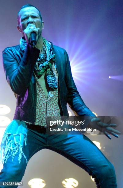 Scott Weiland of Stone Temple Pilots performs at Sacramento Memorial Auditorium on September 3, 2008 in Sacramento, California.