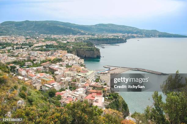 stad sorrento in italië - sorrento italy stockfoto's en -beelden