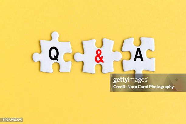question and answer concept photo - jigsaw piece stock photos et images de collection