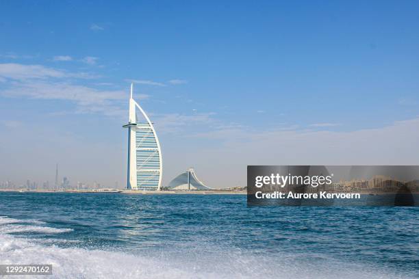 hotel burj al arab en dubaá - hotel jumeirah beach fotografías e imágenes de stock