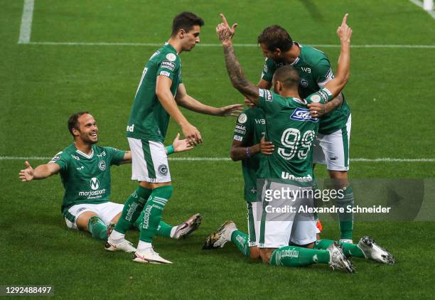 Fernandao of Goias celebrates with his team mates after scoring the first goal of their team during the match against Corinthians as part of...