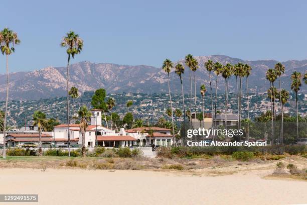 santa barbara skyline with beach and palm trees, california, usa - santa barbara county fotografías e imágenes de stock