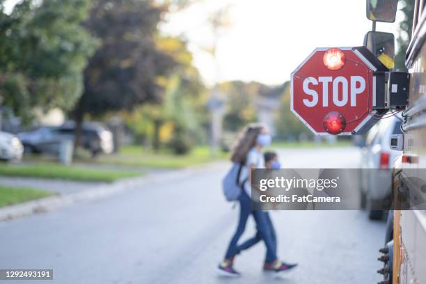 school bus stop sign for children to pass - bus stop imagens e fotografias de stock