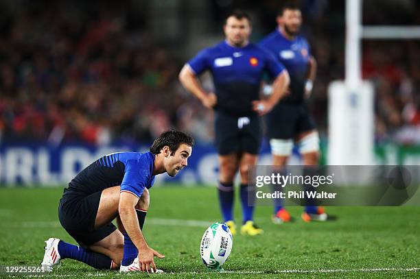 Morgan Parra of France lines up a kick during semi final one of the 2011 IRB Rugby World Cup between Wales and France at Eden Park on October 15,...