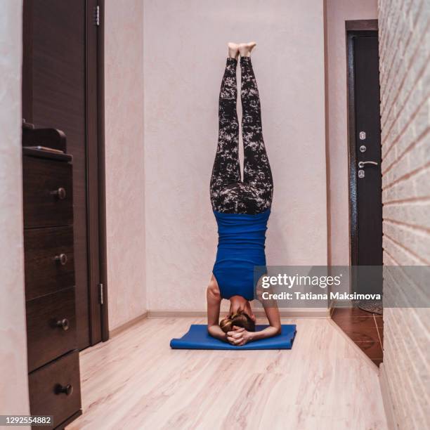 woman doing yoga at home. - shirshasana stock pictures, royalty-free photos & images