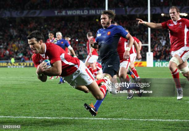 Mike Phillips of Wales goes over to score their first try during semi final one of the 2011 IRB Rugby World Cup between Wales and France at Eden Park...