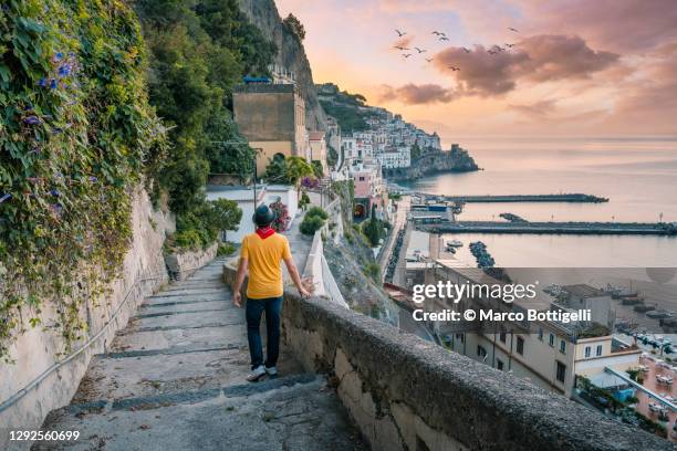 man admiring sunrise in amalfi, italy - amalfi stockfoto's en -beelden