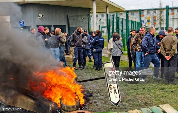 Manifestation et blocage par le personnel du centre pénitentiaire d'Alençon, 6 mars 2019,Condé-sur-Sarthe, France.