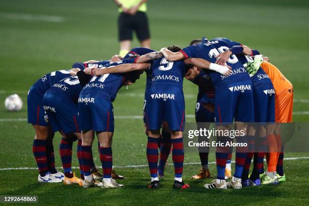 Huesca players huddles during the La Liga Santander match between SD Huesca and Levante UD at Estadio El Alcoraz on December 22, 2020 in Huesca,...