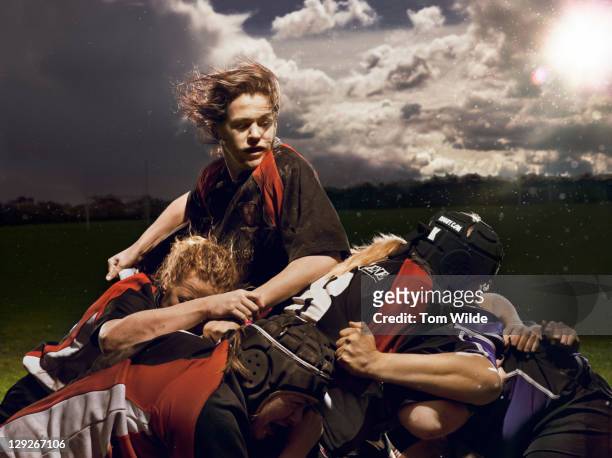 female rugby scrum in the rain - women's rugby stock-fotos und bilder