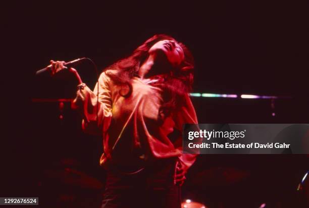 Ronnie Specter Springsteen 442 Ronnie Spector Photos Stock Photos, High-Res Pictures, and Images ...