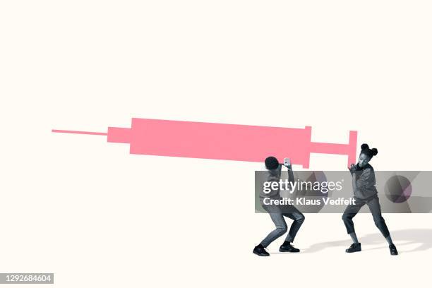 Comically Large Injection Bringing Ideas Fotografías e imágenes de stock - Getty Images