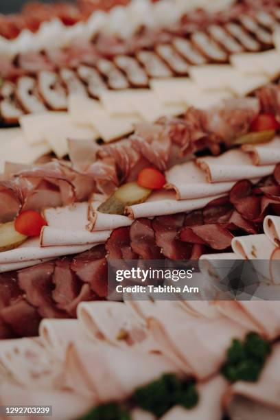 fleischplatte aufschnitt aperitif fleisch - aufschnitt stockfoto's en -beelden