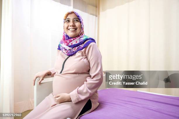 pregnant woman in hospital room - pregnant muslim stock pictures, royalty-free photos & images