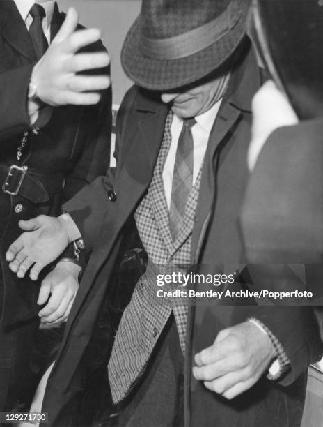 James White, one of The Great Train Robbers, arrives at Linslade Courthouse in Bedfordshire for his hearing, 30th April 1966.