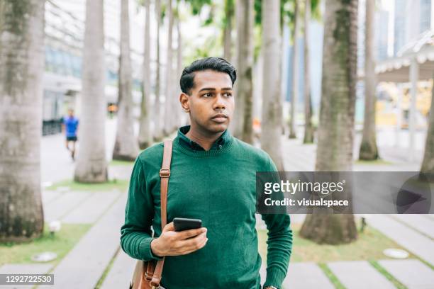 man walking to work - only mid adult men stock pictures, royalty-free photos & images