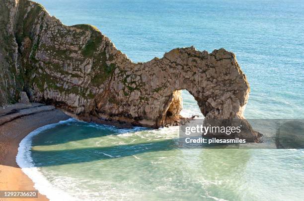 overhead durdle door on the jurassic coast, dorset, england - durdle door stock pictures, royalty-free photos & images