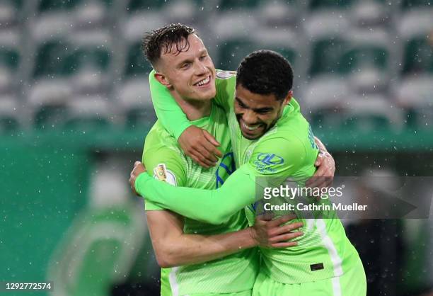 Yannick Gerhardt of Vfl Wolfsburg celebrates with team mate Paulo Otavio Rosa Silva after scoring their sides first goal during the DFB Cup second...