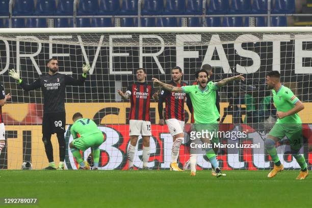 Luis Alberto of SS Lazio celebrates after scoring their sides first goal during the Serie A match between AC Milan and SS Lazio at Stadio Giuseppe...