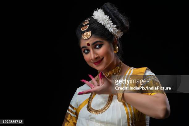 255 Mohiniyattam Photos and Premium High Res Pictures - Getty Images