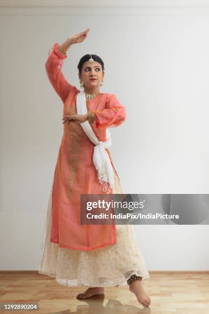 kathak dancer giving a mesmerising performance at home. - traditional ceremony stock pictures, royalty-free photos & images