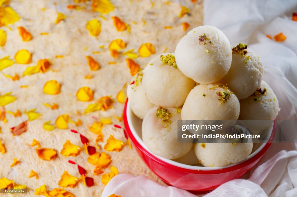 Mouth Watering White Rasgullas Kept In A Bowl With Sprinkled Pistachios ...