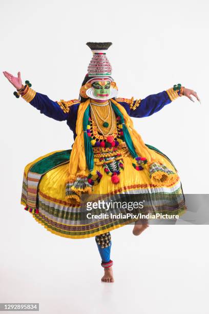 kathakali dancer presenting  a mudra. - kathakali dancing stock pictures, royalty-free photos & images
