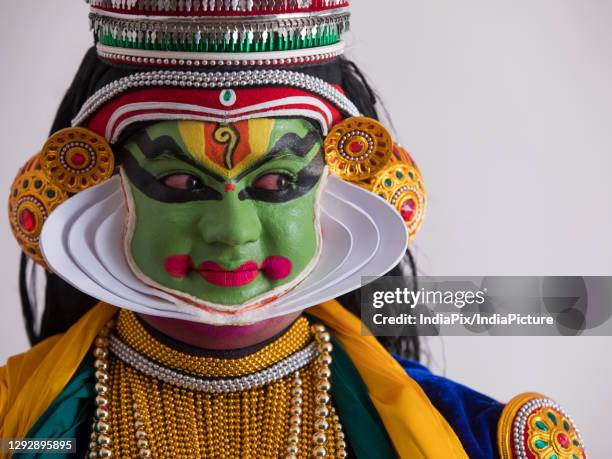 kathakali dancer giving eye expressions in front of a white background. - kathakali dancing fotografías e imágenes de stock