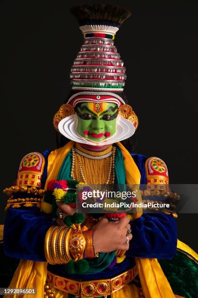 kathakali dancer performing. - kathakali dancing stock pictures, royalty-free photos & images