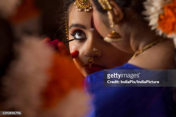 bharatnatyam dancer applying kajal in her student’s eyes. - kajal stock pictures, royalty-free photos & images