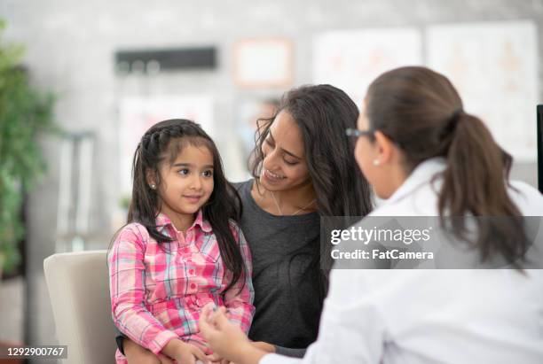 can you say hi to the doctor? - sick child and mother in hospital stock pictures, royalty-free photos & images