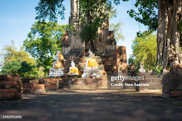 wat na phra that in sing buri provinces of thailand. - wat stock pictures, royalty-free photos & images