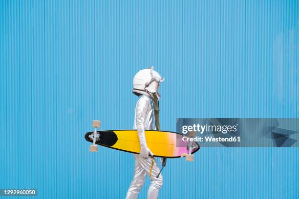 kid dressed as an astronaut with longboard - retro futurism space stock pictures, royalty-free photos & images